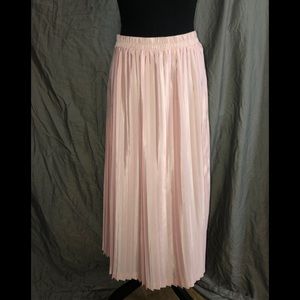 Pink pleated retro skirt